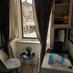https://agora-central-rooms.hotelinzadar.com